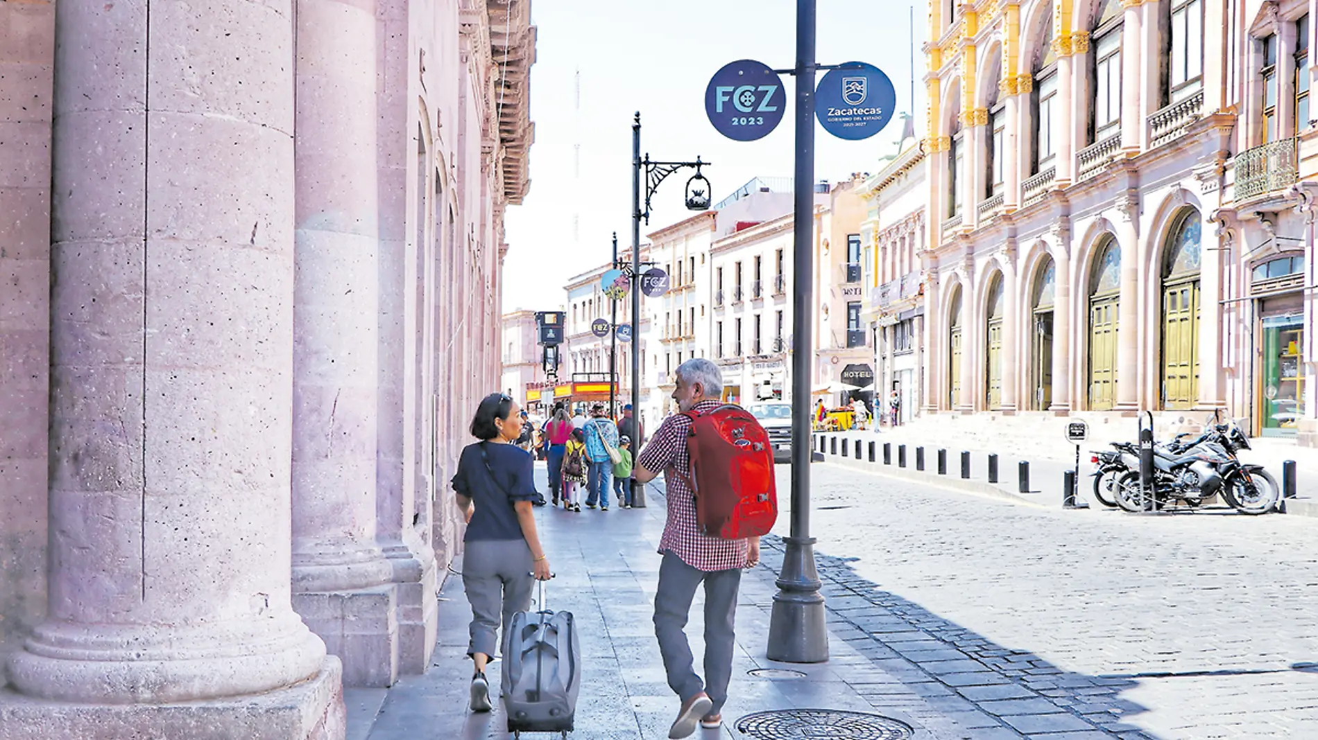 Turistas en el centro de Zacatecas